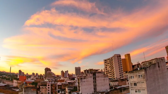 JUEVES