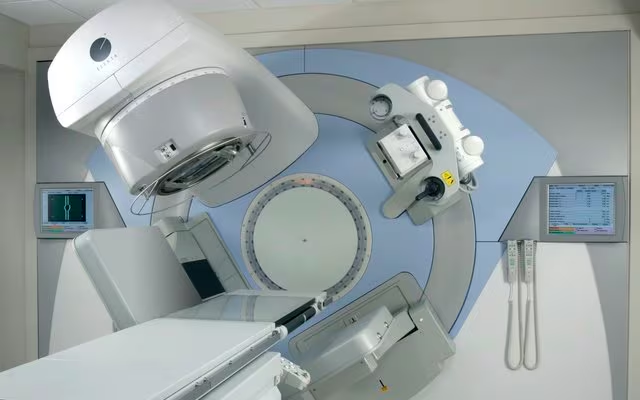 Acelerador lineal para tratamiento de radioterapia a pacientes con cáncer. El Ministerio de Salud Pública comprará dos par destinarlos a hospitales de Itapúa y Alto Paraná. Acelerador lineal para tratamiento de radioterapia a pacientes con cáncer. El Ministerio de Salud Pública comprará dos par destinarlos a hospitales de Itapúa y Alto Paraná.