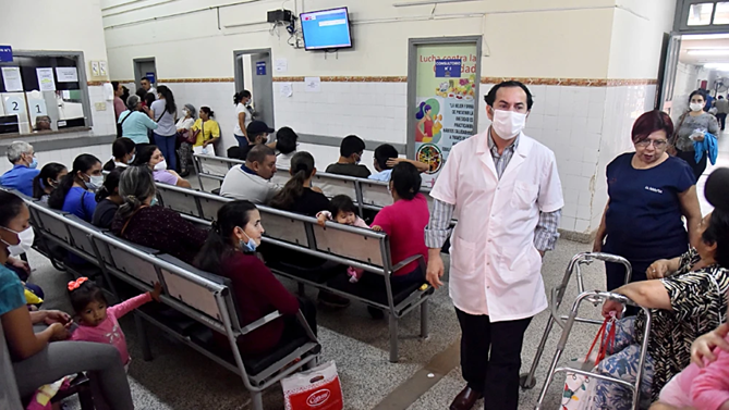 Abarrotados. Los hospitales no dan abasto y siguen las quejas por falta de medicamentos.