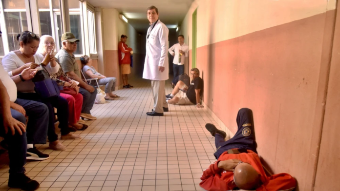 Caos. Mientras hospitales se caen a pedazos, legisladores piensan en aumentar sus ingresos.