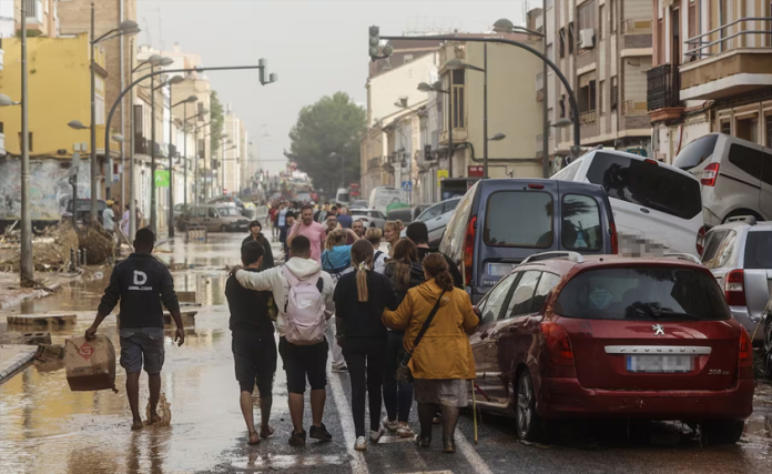 El último balance de los servicios de emergencias señala un total de 63 muertos, 62 en la provincia de Valencia y otro más en Cuenca.