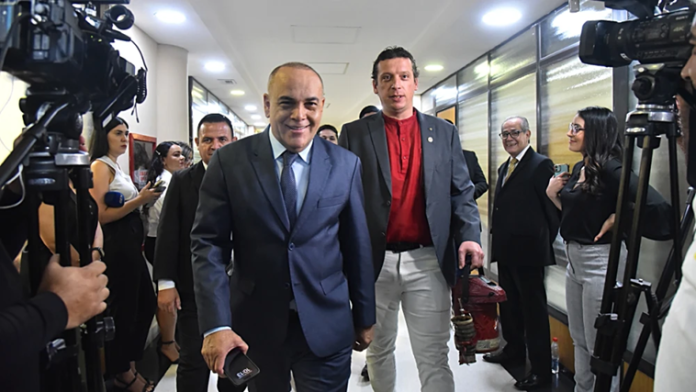 Defensa. El presidente del Congreso, Basilio Bachi Núñez, defendió los cambios a la ley.