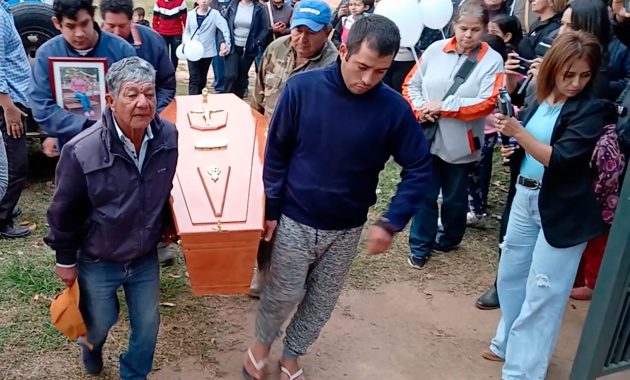 Sepelio de Melania, la niña de 12 años asesinada en Fulgencio Yegros, Caazapá. Foto: Gentileza.