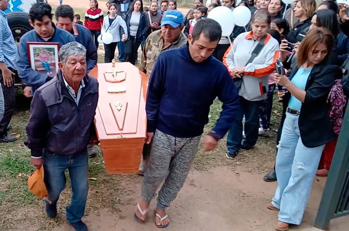 Sepelio de Melania, la niña de 12 años asesinada en Fulgencio Yegros, Caazapá. Foto: Gentileza.