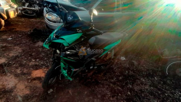 Abrahan Fariña Martínez, de 18 años, quien se desplazaba a bordo de una motocicleta Taiga 125cc, color negro con verde, sufrió una fractura en la pierna izquierda. Foto: Redacción Suceso. Abrahan Fariña Martínez, de 18 años, quien se desplazaba a bordo de una motocicleta Taiga 125cc, color negro con verde, sufrió una fractura en la pierna izquierda. Foto: Redacción Suceso.