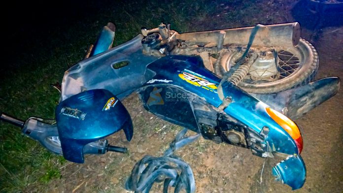 En el lugar se encontraba su motocicleta, una STAR C110 color verde con gris, sin matrícula, que presentaba daños materiales. Foto: Redacción Suceso. En el lugar se encontraba su motocicleta, una STAR C110 color verde con gris, sin matrícula, que presentaba daños materiales. Foto: Redacción Suceso.