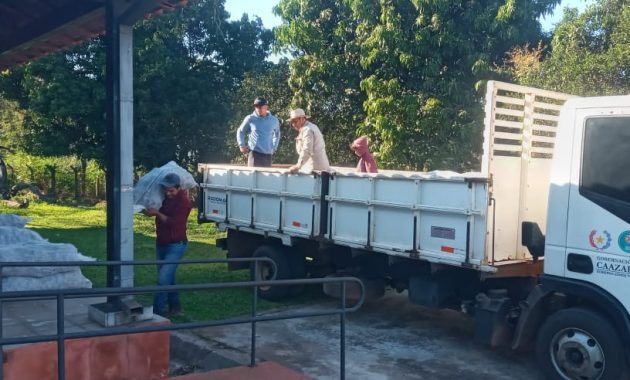 Pequeños productores de los distritos de Buena Vista, Tavaí y Fulgencio Yegros recibieron este importante apoyo como parte de una iniciativa que busca fortalecer la producción local. Foto: Gobernación de Caazapá.