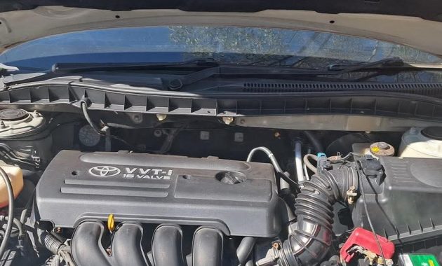Se trata de un vehículo de la marca Toyota, modelo Premio, color gris, con matrícula AAEG570. Foto: Gentileza.