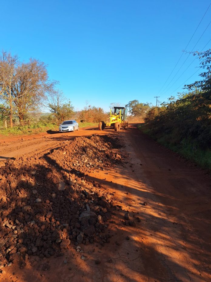 En el tramo que une Km 10 con Capiitindy, se efectuó el cargamento de ripio. Foto: Municipalidad de Abaí. En el tramo que une Km 10 con Capiitindy, se efectuó el cargamento de ripio. Foto: Municipalidad de Abaí.