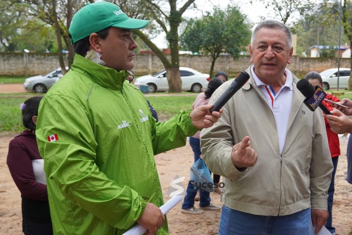 Presión ciudadana doblega a intendente: hará pozo por vía de la excepción - Foto: Redacción Suceso Multimedios / Javier Cañete Presión ciudadana doblega a intendente: hará pozo por vía de la excepción - Foto: Redacción Suceso Multimedios / Javier Cañete