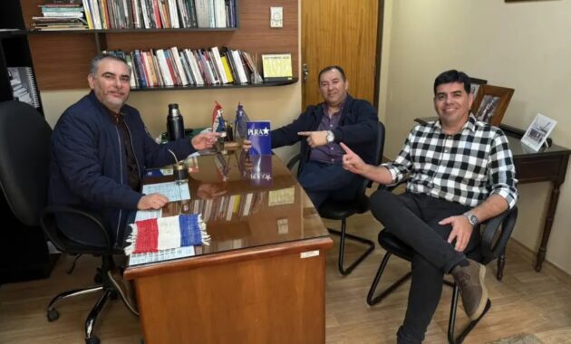 Alianza entre Villalba (i), Amarilla y Billy Vaesken con el objetivo de llevar la unidad al PLRA.FOTO: GENTILEZA