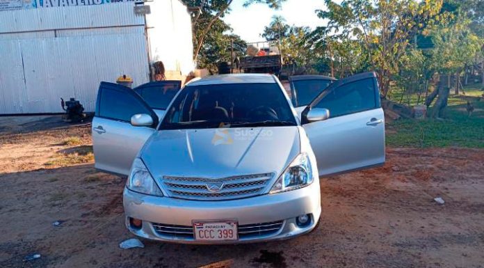 Según el informe policial, el automóvil tenía problemas en el tambor de encendido, por lo que fue dejado con la llave puesta, lo que facilitó el hurto. Foto: Redacción Suceso. Según el informe policial, el automóvil tenía problemas en el tambor de encendido, por lo que fue dejado con la llave puesta, lo que facilitó el hurto. Foto: Redacción Suceso.