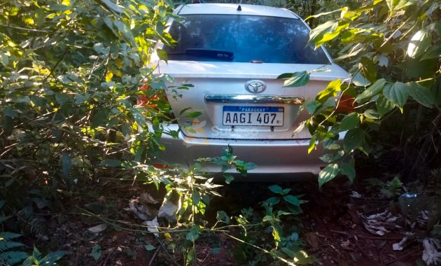 El vehículo es un Toyota Allion, año 2002, color plata, con matrícula AAGI 407, propiedad de Aníbal Abel González Ramos, de 21 años, domiciliado en la ciudad de J. Eulogio Estigarribia, departamento de Caaguazú. Foto: Redacción Suceso.