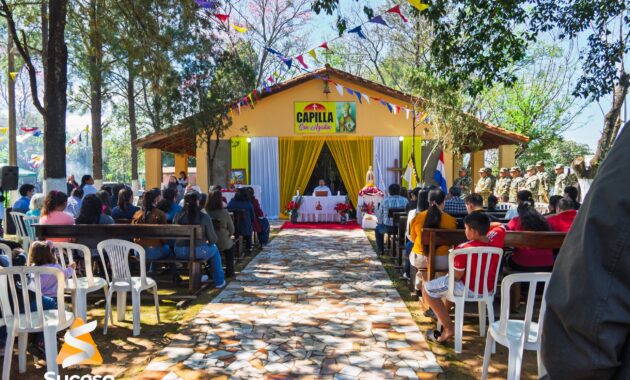 Las actividades iniciaron con la santa misa en la capilla local, presidida por el cura párroco Aldo Marín, que congregó a numerosos fieles. Foto: Redacción Suceso.