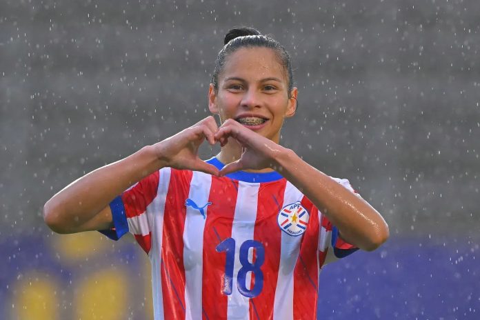 Claudia Martínez, la joven atacante paraguaya de 17 años que juega en Olimpia y la selección nacional. Foto: Gentileza. Claudia Martínez, la joven atacante paraguaya de 17 años que juega en Olimpia y la selección nacional. Foto: Gentileza.