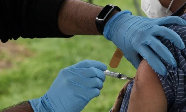 A cuidarse. Cumplir con el esquema de vacunación contra el sarampión es muy importante, sobre todo para cuidar a los niños. Foto: Archivo EFE