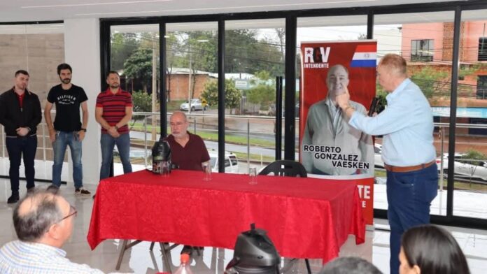 El gobernador de Alto Paraná, Roberto González Vaesken, anticipó a su entorno más cercano que prefería mantenerse en su cargo, pero la decisión aún no es oficial. Foto: Gentileza. Foto: UH
