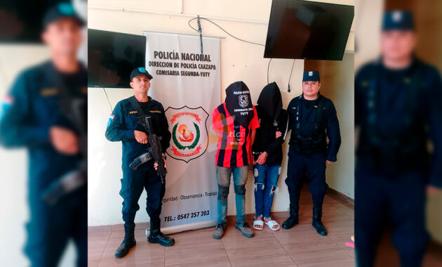 Los detenidos fueron identificados como Orlando Javier Gauto González, de 21 años, domiciliado en el Asentamiento 26 de Diciembre, y L.M.S.Q, de 17 años. Foto: Redacción Suceso.