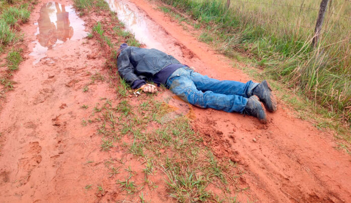La víctima fue identificada como Alcides Brizuela Aguilar, de 46 años, agricultor, quien fue hallado sin vida en un camino vecinal. Foto: Redacción Suceso. La víctima fue identificada como Alcides Brizuela Aguilar, de 46 años, agricultor, quien fue hallado sin vida en un camino vecinal. Foto: Redacción Suceso.