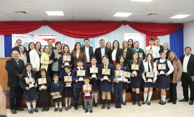 La ceremonia estuvo marcada por la emoción y el entusiasmo de los estudiantes, quienes participaron desde el nivel inicial hasta la Educación Permanente. Foto: Gobernación de Caazapá.