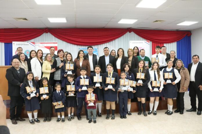 La ceremonia estuvo marcada por la emoción y el entusiasmo de los estudiantes, quienes participaron desde el nivel inicial hasta la Educación Permanente. Foto: Gobernación de Caazapá. La ceremonia estuvo marcada por la emoción y el entusiasmo de los estudiantes, quienes participaron desde el nivel inicial hasta la Educación Permanente. Foto: Gobernación de Caazapá.