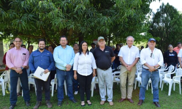 Productores y productoras de la Asociación San Francisco de Asís de Caazapá fueron los beneficiados. Foto: Gentileza.