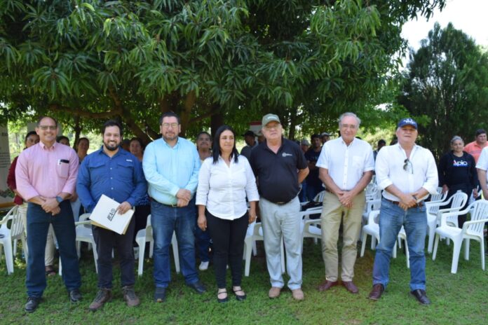 Productores y productoras de la Asociación San Francisco de Asís de Caazapá fueron los beneficiados. Foto: Gentileza.