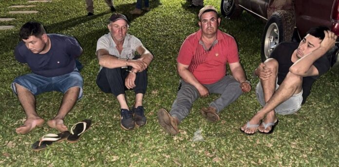 Los cuatro hombres fueron detenidos en una quinta del barrio San Luis. ll DC Los cuatro hombres fueron detenidos en una quinta del barrio San Luis. ll DC