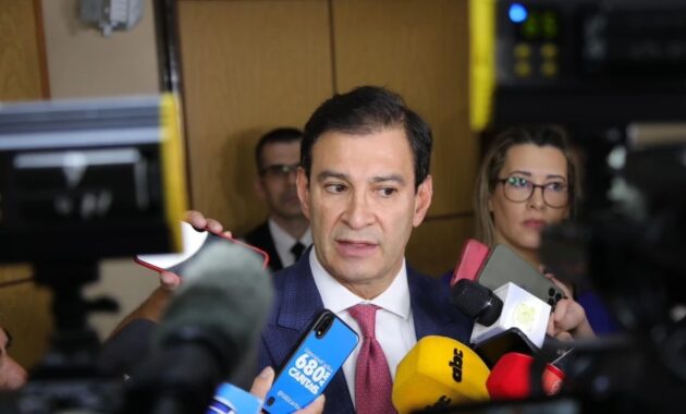 El senador Beto Ovelar indicó que se analizan muchos pedidos de aumentos salariales en instituciones.Foto: Archivo.