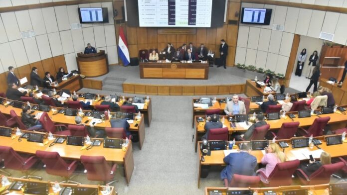 La Cámara de Senadores tratará este miércoles el proyecto de declaración que insta al JEM a investigar al fiscal Juan Daniel Benítez. La Cámara de Senadores tratará este miércoles el proyecto de declaración que insta al JEM a investigar al fiscal Juan Daniel Benítez.