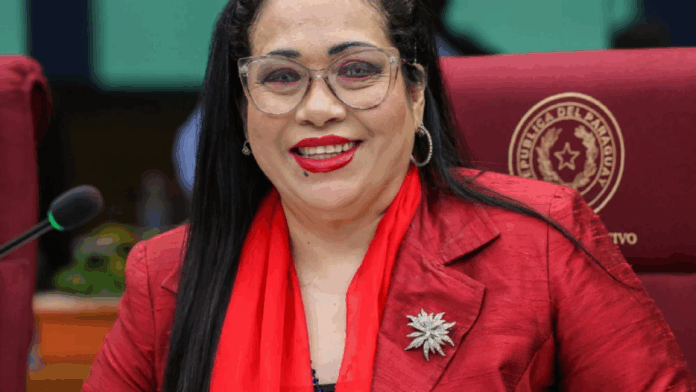 La senadora Norma Aquino fue expulsada de la bancada de Honor Colorado. Foto: archivo. La senadora Norma Aquino fue expulsada de la bancada de Honor Colorado. Foto: archivo.