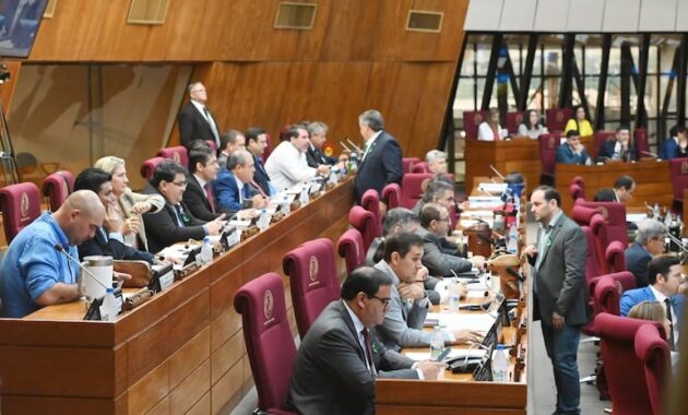 Diputados aplazan por 90 días pedidos de intervención a seis intendentes