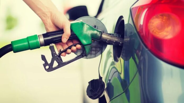 A pesar de la reciente baja del dólar, los precios de los combustibles no se reducirán. A pesar de la reciente baja del dólar, los precios de los combustibles no se reducirán.