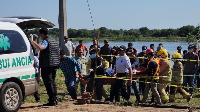 El cuerpo finalmente fue rescatado tras varias horas de intensa labor. Foto: Ángel Flecha / Nación Media.