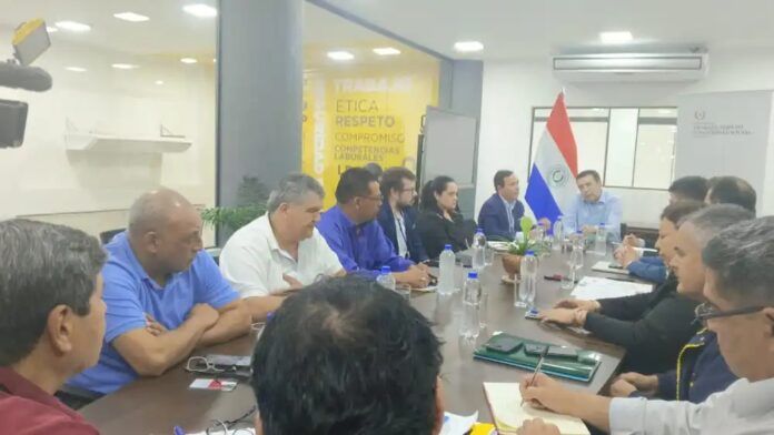 Los choferes del transporte público se reunieron con autoridades del Gobierno. Foto: UH