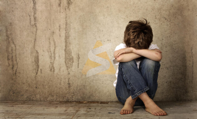 La mujer relató a Radio y TV Suceso que su hijo le contó que al menos dos de los adolescentes lo tomaron por el brazo y la pierna, lo subieron a una mesa y le bajaron el pantalón. El presunto ataque tuvo lugar dentro de un aula. *Foto ilustrativa*