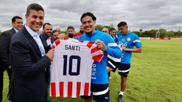 El presidente Santiago Peña ya firmó la ley que lo faculta a establecer hasta tres feriados al año.Foto: @@SantiPenap
