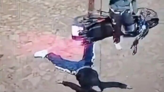 Un joven de 21 años fue agredido con brutalidad por su pareja, una joven de 22 años.Foto: Captura de video/ Telefuturo. Un joven de 21 años fue agredido con brutalidad por su pareja, una joven de 22 años.Foto: Captura de video/ Telefuturo.