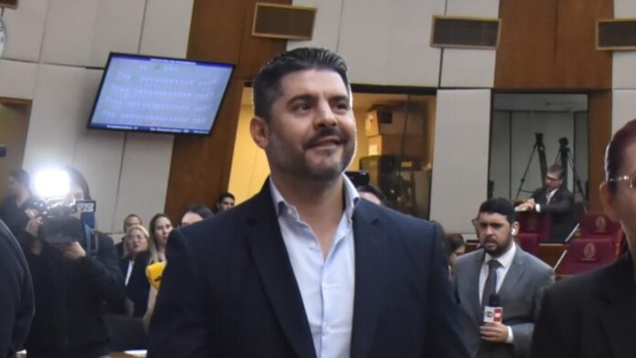 El ex intendente, Óscar Nenecho Rodríguez, desvió ilegalmente más de G. 500.000 millones en pago de salarios, gastos operativos dudosos a empresas sancionadas y honorarios millonarios que no beneficiaron a la ciudadanía.Foto. Gentileza. El ex intendente, Óscar Nenecho Rodríguez, desvió ilegalmente más de G. 500.000 millones en pago de salarios, gastos operativos dudosos a empresas sancionadas y honorarios millonarios que no beneficiaron a la ciudadanía.Foto. Gentileza.