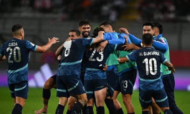 La Albirroja celebra en Lima su primera victoria ante Perú en condición de visitante por Eliminatorias.