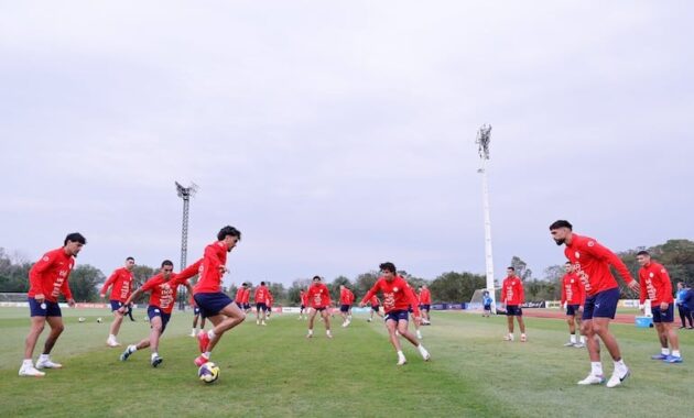 La Albirroja cerró sus preparativos y parte hacia Lima para medir a Perú