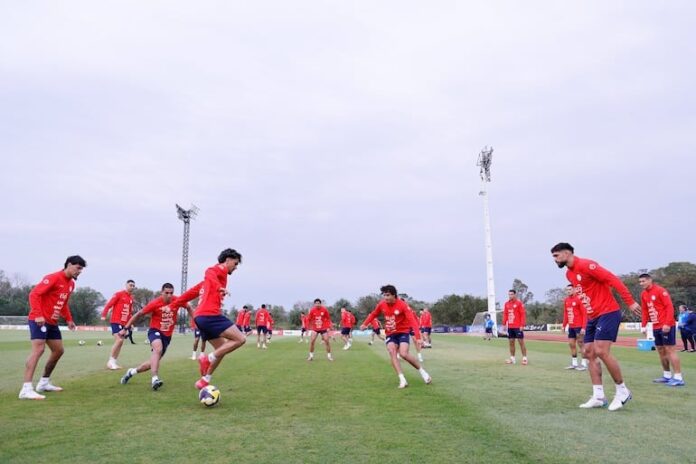 La Albirroja cerró sus preparativos y parte hacia Lima para medir a Perú La Albirroja cerró sus preparativos y parte hacia Lima para medir a Perú