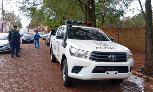 La Policía Nacional se constituyó este lunes en el lugar del hallazgo del cadáver en Pedro Juan Caballero.