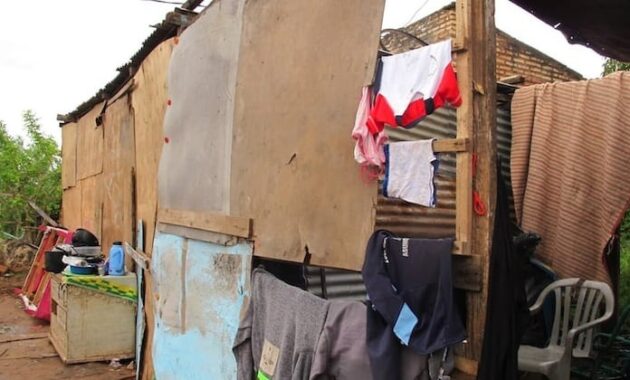 Precaria casa, en el barrio Santa Ana de Asunción, en la zona del Bañado Sur de Asunción.FOTO: GENTILEZA