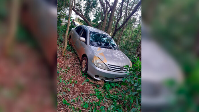 El vehículo recuperado es un automóvil de la marca Toyota Allion, color plata, año 2004, con chapa AAJB 317 PY, registrado a nombre de Carlos Colman Esteche. Foto: Redacción Suceso.