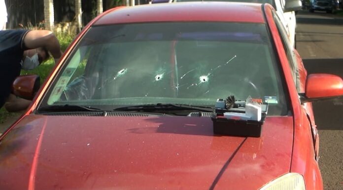 El vehículo del cambista fue atacado a balazos. Foto: Gentileza.