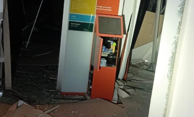 Los asaltantes explosionaron la sucursal del banco en Katueté. Foto: Gentileza