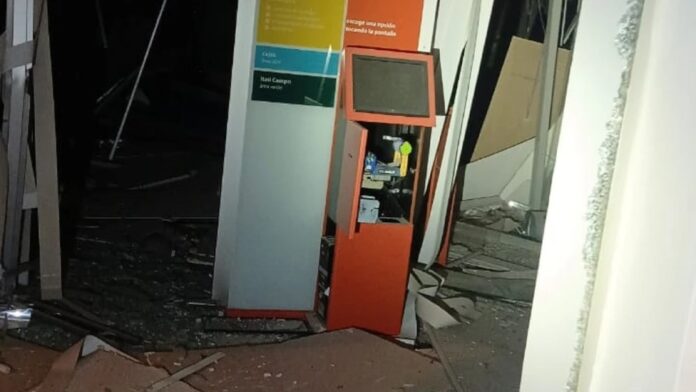 Los asaltantes explosionaron la sucursal del banco en Katueté. Foto: Gentileza