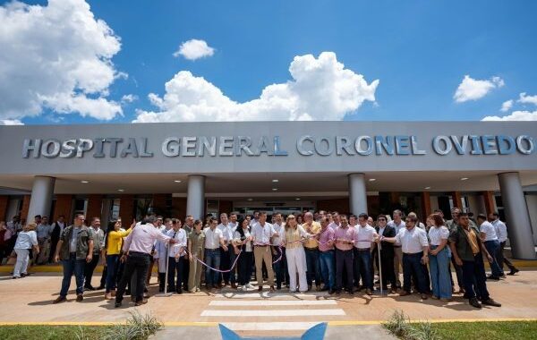 Nuevo. El Hospital de Coronel Oviedo figura entre los locales que alquilará equipos y pagará altas sumas por cirugías.ARCHIVO IP PY