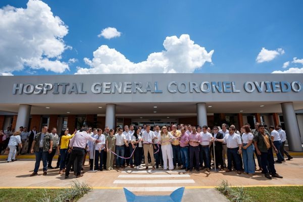 Nuevo. El Hospital de Coronel Oviedo figura entre los locales que alquilará equipos y pagará altas sumas por cirugías.ARCHIVO IP PY Nuevo. El Hospital de Coronel Oviedo figura entre los locales que alquilará equipos y pagará altas sumas por cirugías.ARCHIVO IP PY
